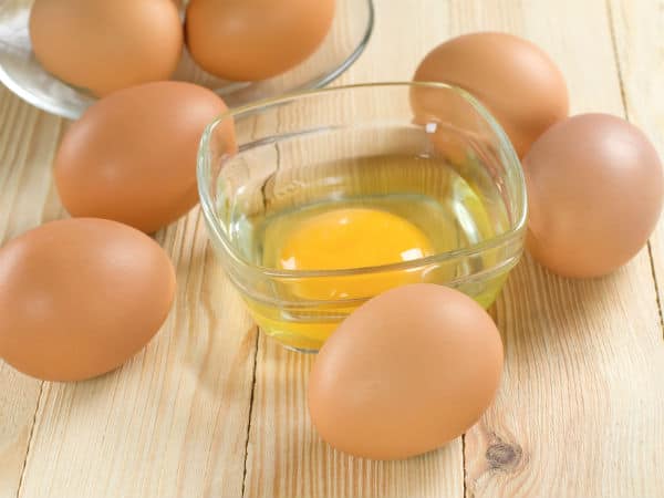 Giấm và trứng gà trị mụn trứng cá cực kỳ hiệu quả
