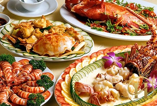 Hải sản là nguồn thực phẩm bạn không thể bỏ qua khi chăm sóc vòng 1 
