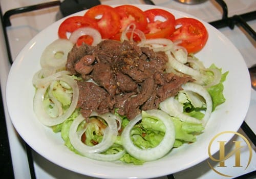 Giảm cân ngày hè cùng món salad trộn thịt bò thanh mát 1