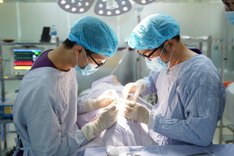  Tiến hành cắt mí Mani Open Deep 5D. 