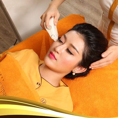 Sử dụng công nghệ Ultraformer III để nâng cơ mặt, khắc phục tình trạng da nhăn nheo, chảy xệ.