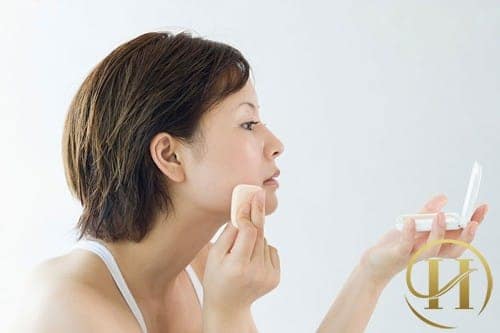 Tán đều kem nền giúp làn da trông mềm mại hơn