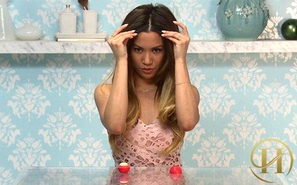 Gỡ tóc rối trong giây lát bằng một chút son dưỡng