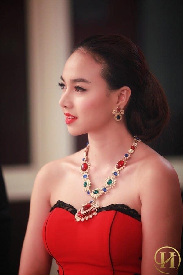 Trong mọi khoảnh khắc nét đẹp của cô luôn luôn nổi bật