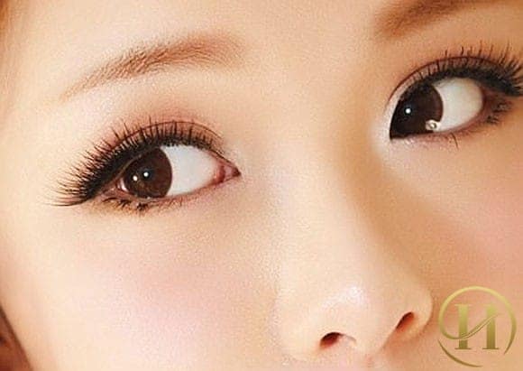 Đôi mắt 2 mí to tròn giúp khuôn mặt trở lên cuốn hút hơn