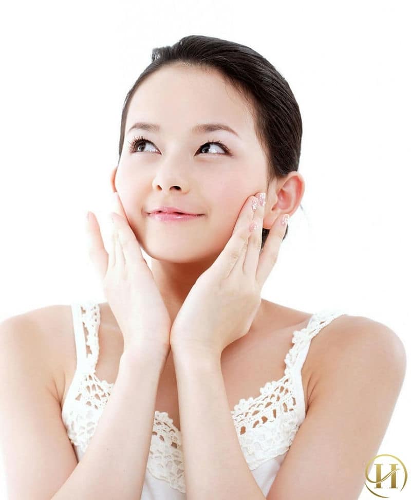 Dầu dưỡng da sẽ giúp làn da cân bằng độ ẩm