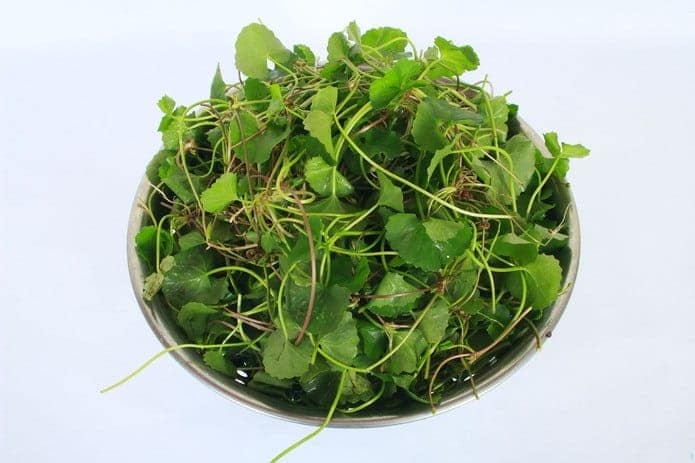 Tuyệt chiêu làm trắng da bằng rau má