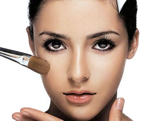 Mẹo trang điểm giúp tạo dáng cằm V-line