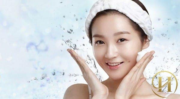 Cách hạn chế mụn cho da dầu vào mùa nắng