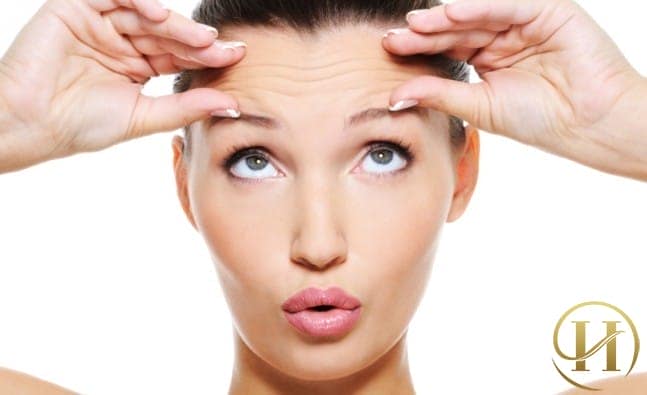 Masage chữa sụp mí mắt bằng cách rướn lông mày