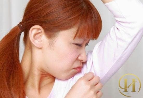 Vì sao mồ hôi nách lại có mùi khó chịu