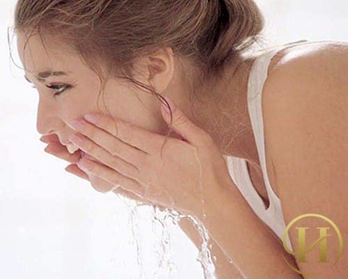 Vệ sinh sạch sẽ da mặt là cách ngăn ngừa mụn và lỗ chân lông to hữu hiệu