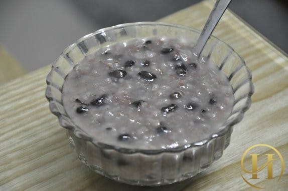 Cháo đậu đen giúp trị hôi nách và giảm nhiệt ngày hè
