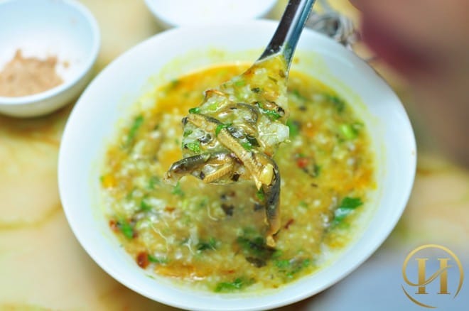 Món cháo lươn thơm ngon và giúp giảm mồ hôi nách ngày hè