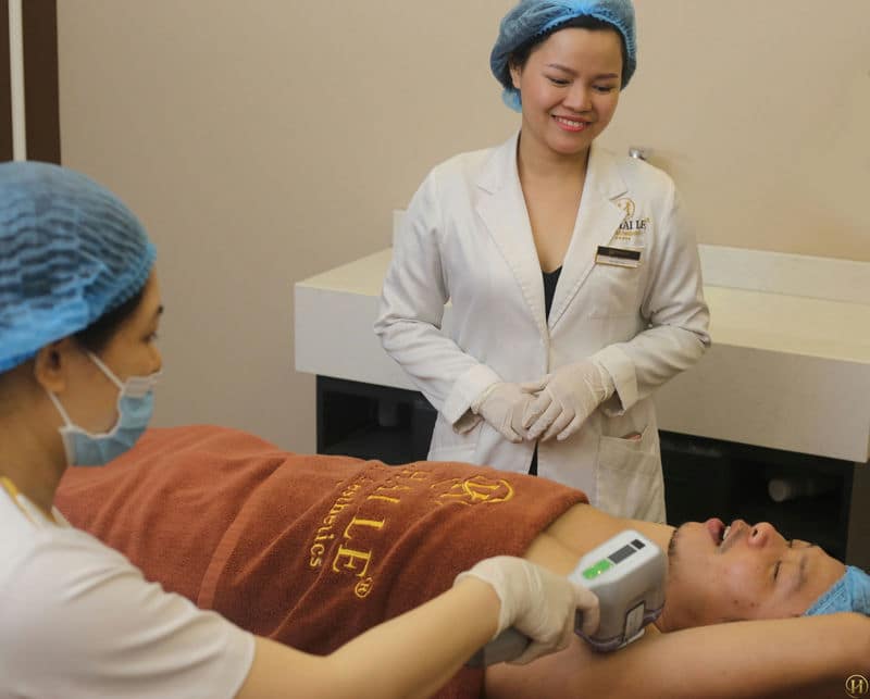 Việt Johan trị hôi nách bằng công nghệ MiraDry