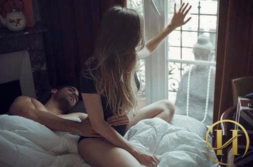 Nhũ hoa ngứa do dấu tích cuộc yêu