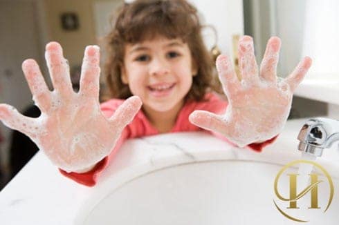 Tẩy giun để chống quầng mắt thâm ở trẻ em