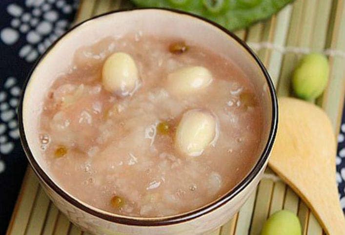 Bài thuốc đông y trị thâm quầng mắt bằng long nhãn