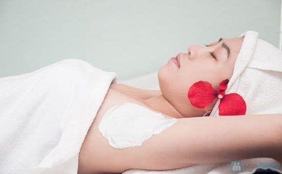 Có nên sử dụng kem trị thâm nách không?