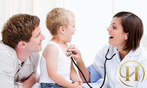 Khám sức khỏe định kỳ cho bé để không bị quầng mắt thâm