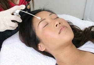  Khử trùng dụng cụ phun xăm và thoa tê 