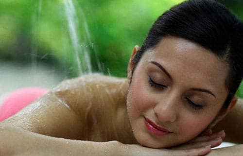 Vệ sinh cơ thể đúng cách để khử mùi hôi nách