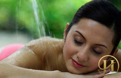 Trị hôi nách bằng cách tắm gội