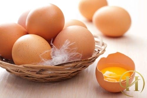 Trị thâm quầng mắt bằng trứng gà