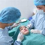  Bước 3: Sát trùng và tiêm tê 