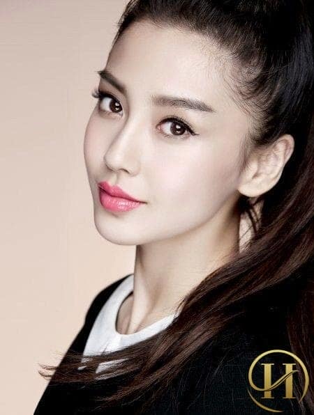 Sau nghi án độn cằm Angela Baby lại bị "soi" dùng sụn silicon nâng mũi