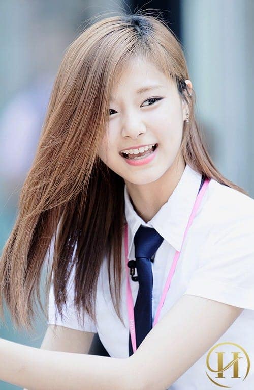 Tzuyu sở hữu bởi vẻ ngoài trong sáng và nụ cười thánh thiện