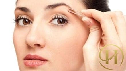 Nên tránh xa các dụng cụ cạo lông mày