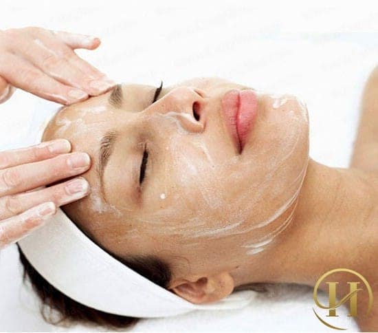 Tẩy da chết giúp là việc rất quan trọng giúp da sáng và mịn màng hơn
