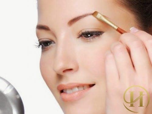 Chị em không nên lạm dụng quá nhiều vào chì kẻ mắt nhé