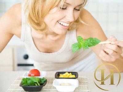 Nên ăn ít vào bữa tối để hạn chế sự tích tụ mỡ thừa