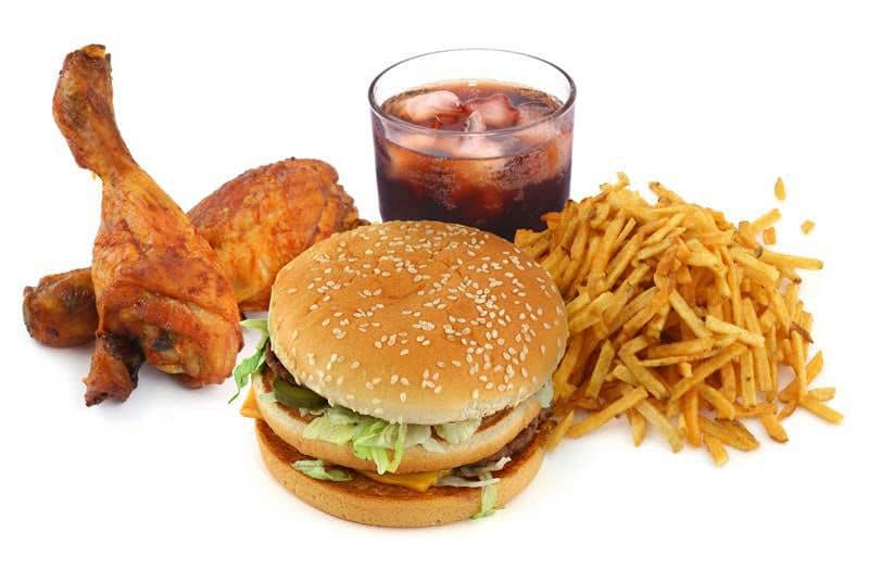 Đồ ăn nhanh và nước uống có ga là thủ phạm làm bạn không kiểm soát được cân nặng