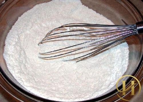 Dùng bột nở để khử mùi hôi nách khó chịu