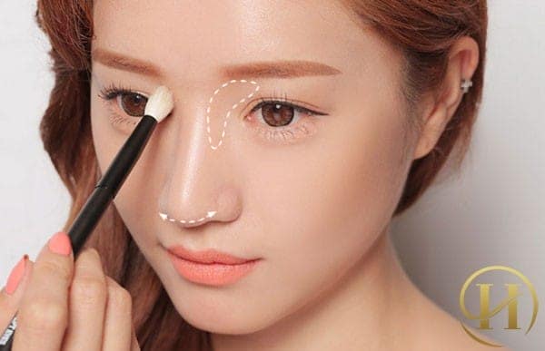 Bạn thường mất rất nhiều thời gian để trang điểm để che đi khuyết điểm về chiếc mũi thấp tẹt