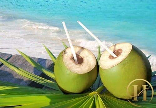 Nước dừa là loại nước uống được rất nhiều mẹ bầu lựa chọn