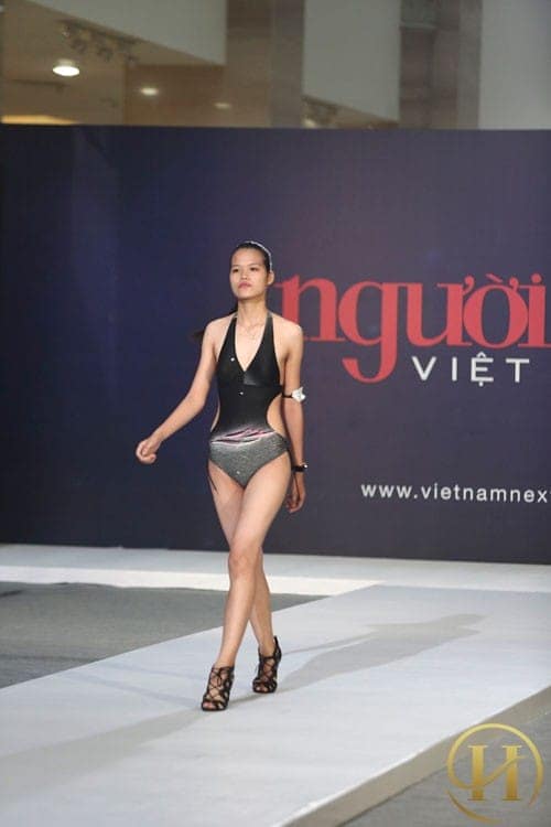 Hồng Vân là thí sinh nổi bật với chiều cao 1m81