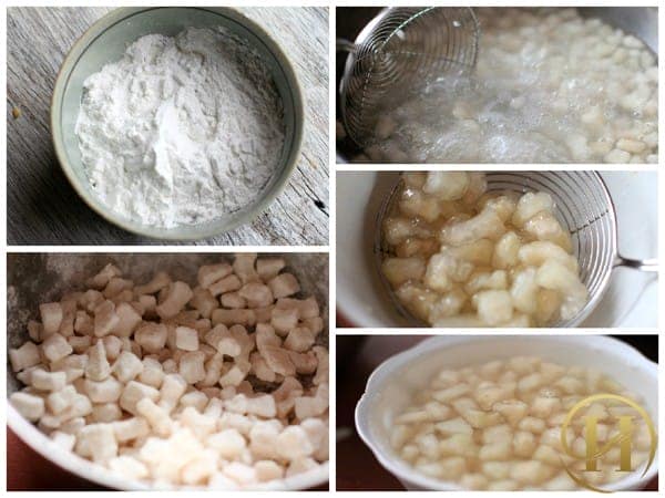 Trộn bột năng vào để hoàn thiện công thức nấu chè bưởi tại nhà