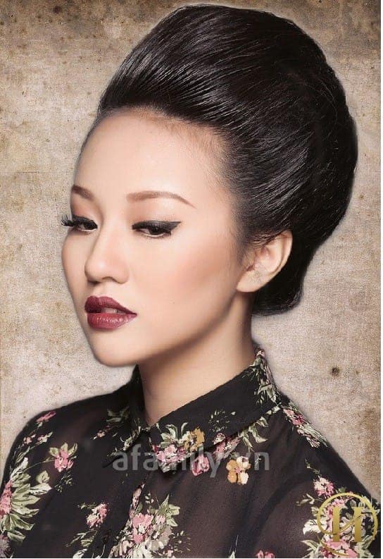 Cách trang điểm cực xinh cho cô nàng "bốn mắt" Cách trang điểm cực xinh cho cô nàng "bốn mắt"