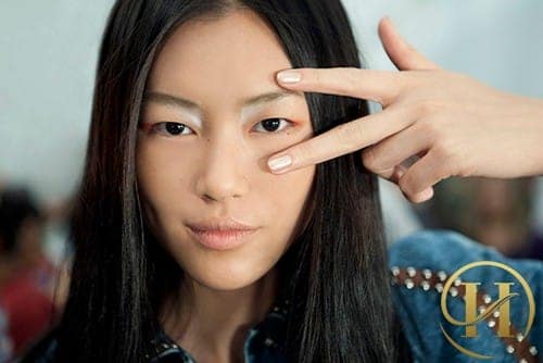 Liu Wen có đôi mắt 1 mí rất sáng và đẹp