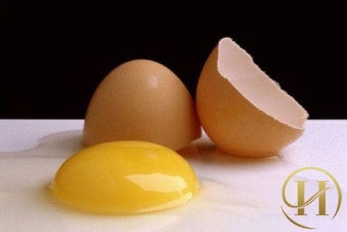 Chuẩn bị 1 quả trứng dành cho bữa sáng là phù hợp nhất. Thực phẩm này chứa lượng protein đáp ứng 16% nhu cầu hàng ngày của con người, giúp bạn no tới tận bữa trưa. Bên vạnh đó, trừng cũng cung cấp cho cơ thể các vitamin cần thiết khác.