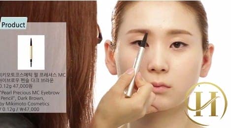 Bước 8: Nhìn lại tổng thể 2 bên lông mày đã cân xứng. Dùng chì kẻ để làm đậm phần lông mày bên trong theo từng kiểu trang điểm.
