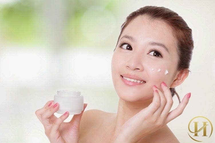 Kem chống nắng và các sản phẩm dưỡng da là những công cụ bảo vệ da không thể bỏ qua