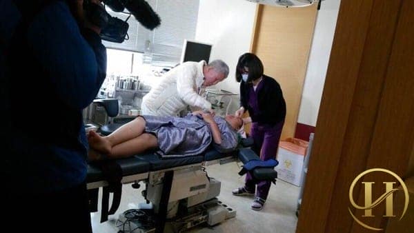 Loạt ảnh phẫu thuật thẩm mỹ gây sốc của cô gái Việt tại Hàn Quốc