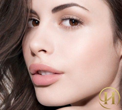 Son màu nude sẽ là lựa chọn hoàn hảo giúp bạn che đi các nếp nhăn trên mặt