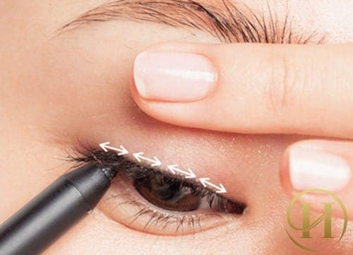 Trang điểm cho mắt sẽ khắc phục được các nếp nhăn và giúp đôi mắt quyến rũ