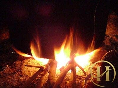 Lửa tượng trưng cho sự may mắn nên bạn nên tránh việc cho lửa nhé